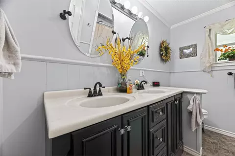 Bath - 6210 Eagle Dr, Rosenberg, TX 77471 photo 4 of 5