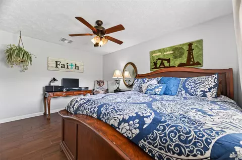 Bedroom - 6210 Eagle Dr, Rosenberg, TX 77471 photo 6 of 9