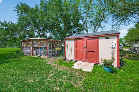 Exterior - 6210 Eagle Dr, Rosenberg, TX 77471 photo 5 of 16