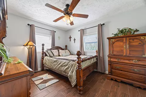 Bedroom - 6210 Eagle Dr, Rosenberg, TX 77471 photo 2 of 9