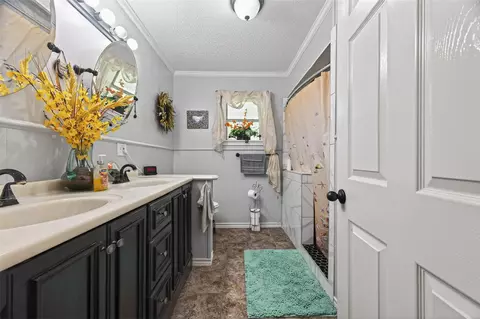 Bath - 6210 Eagle Dr, Rosenberg, TX 77471 photo 3 of 5
