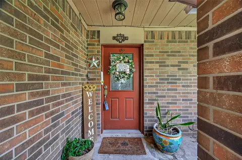 Entry Way - 6210 Eagle Dr, Rosenberg, TX 77471 photo 1 of 3