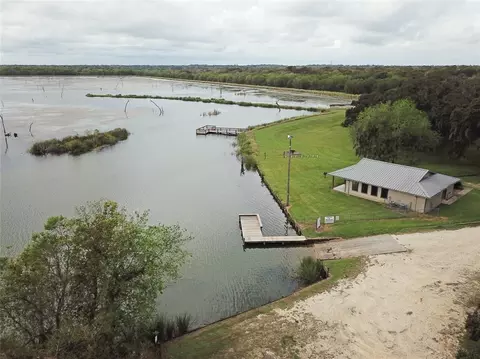 920 Mill Rd, Angleton, TX 77515 photo 4