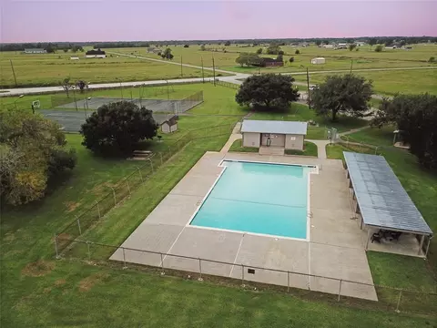 920 Mill Rd, Angleton, TX 77515 photo 5