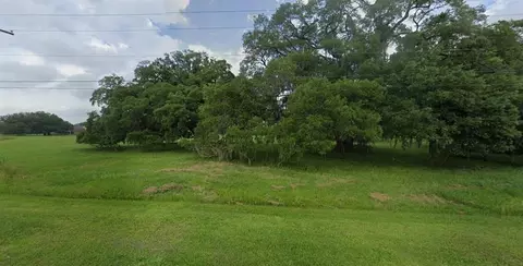 920 Mill Rd, Angleton, TX 77515