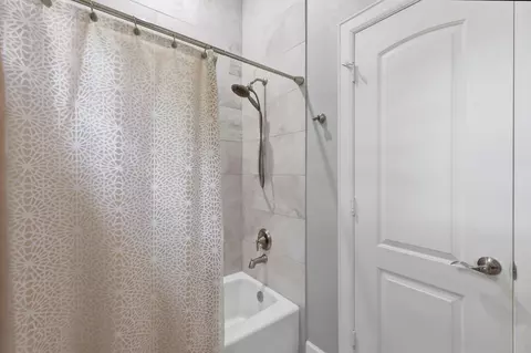 Bath - 7106 Hampton Ct, Spring, TX 77389 photo 4 of 5