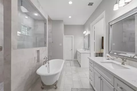 Bath - 7106 Hampton Ct, Spring, TX 77389 photo 1 of 5