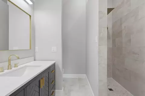 Bath - 7106 Hampton Ct, Spring, TX 77389 photo 5 of 5