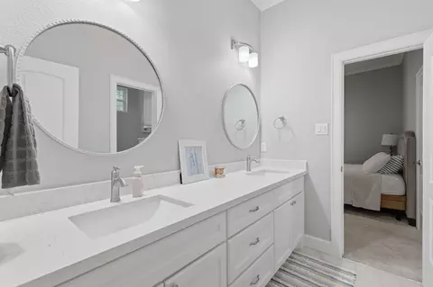 Bath - 7106 Hampton Ct, Spring, TX 77389 photo 3 of 5