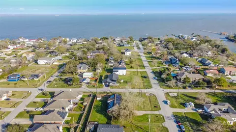 71 Garfield St, La Porte, TX 77571