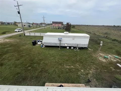 1206 Bahama Ln, Port Bolivar, TX 77650