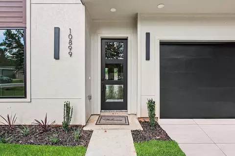 Exterior - 10899 Redbird St, Conroe, TX 77385 photo 7 of 9