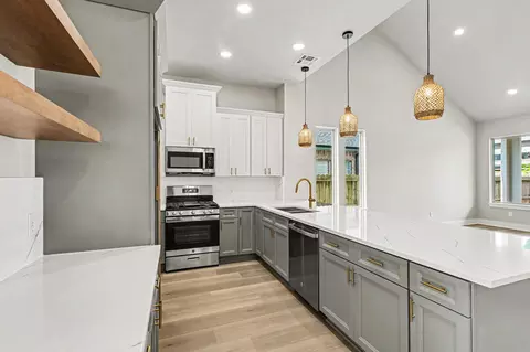 Kitchen - 10899 Redbird St, Conroe, TX 77385 photo 3 of 3