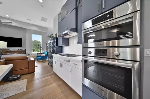 Kitchen - 9847 Mocking Bird Hill Ln, Houston, TX 77080 photo 2 of 9