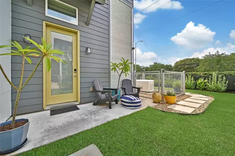 Exterior - 9847 Mocking Bird Hill Ln, Houston, TX 77080 photo 6 of 10