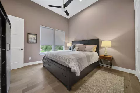 Bedroom - 9847 Mocking Bird Hill Ln, Houston, TX 77080 photo 4 of 5