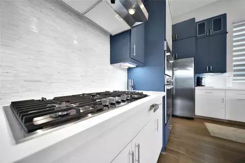 Kitchen - 9847 Mocking Bird Hill Ln, Houston, TX 77080 photo 4 of 9