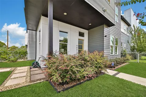 Exterior - 9847 Mocking Bird Hill Ln, Houston, TX 77080 photo 2 of 10
