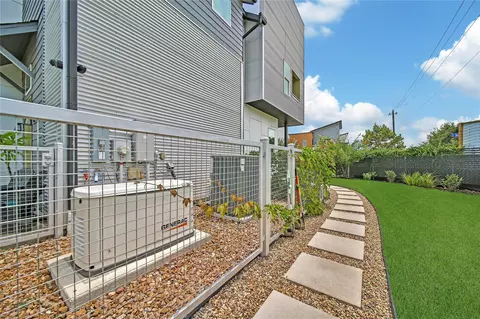 Exterior - 9847 Mocking Bird Hill Ln, Houston, TX 77080 photo 3 of 10
