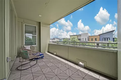 Exterior - 9847 Mocking Bird Hill Ln, Houston, TX 77080 photo 5 of 10