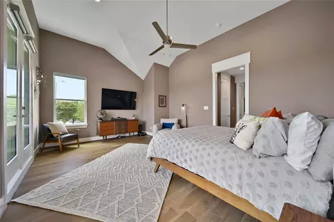 Bedroom - 9847 Mocking Bird Hill Ln, Houston, TX 77080 photo 2 of 5