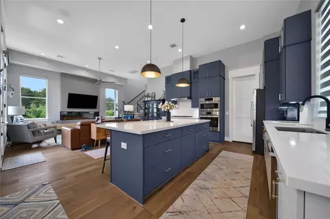 Kitchen - 9847 Mocking Bird Hill Ln, Houston, TX 77080 photo 8 of 9