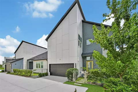 Exterior - 9847 Mocking Bird Hill Ln, Houston, TX 77080 photo 9 of 10