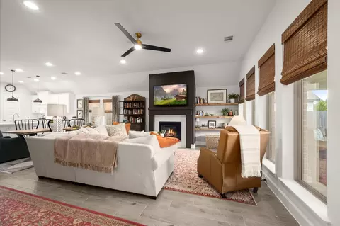 Living - 13087 Soaring Forest Dr, Conroe, TX 77302 photo 3 of 3