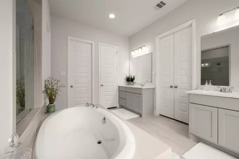 Bath - 13087 Soaring Forest Dr, Conroe, TX 77302 photo 4 of 4