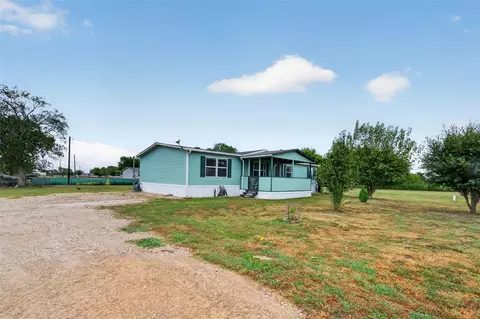 Exterior - 1006 Nunez St, Kendleton, TX 77451 photo 3 of 8