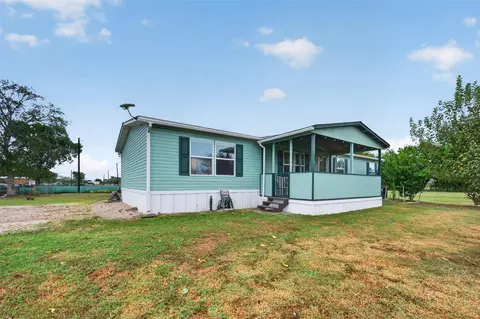 Exterior - 1006 Nunez St, Kendleton, TX 77451 photo 1 of 8
