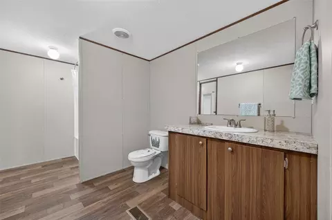Bath - 1006 Nunez St, Kendleton, TX 77451 photo 1 of 3