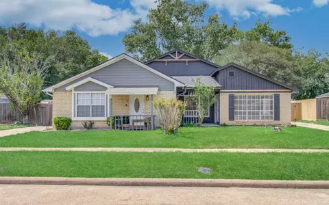 17014 Pastoria Dr, Houston, TX 77083