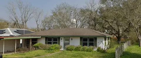 706 Cemetery Ave, Eagle Lake, TX 77434