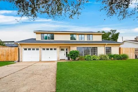 9110 Vickijohn Dr, Houston, TX 77031