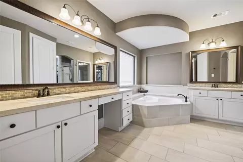 Bath - 7907 Augusta Creek Ct, Spring, TX 77389 photo 1 of 4