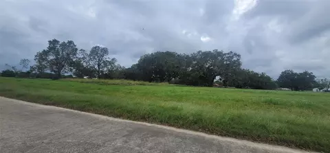1338 Mill Rd, Angleton, TX 77515 photo 6