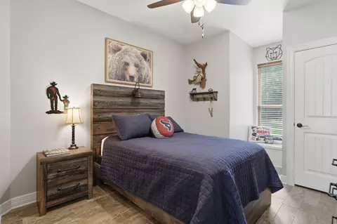 Bedroom - 1680 Beech Dr, Conroe, TX 77385 photo 4 of 5
