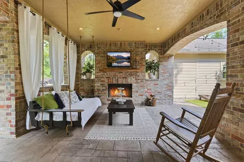 Exterior - 1680 Beech Dr, Conroe, TX 77385 photo 2 of 8