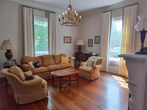 Living - 414 Spring St, Washington, GA 30673 photo 2 of 3