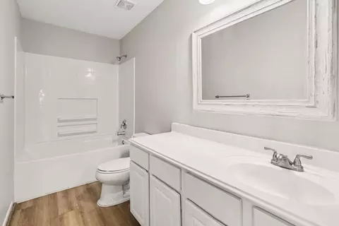 Bath - 914 Brady Bend Dr, Spring, TX 77373 photo 3 of 5