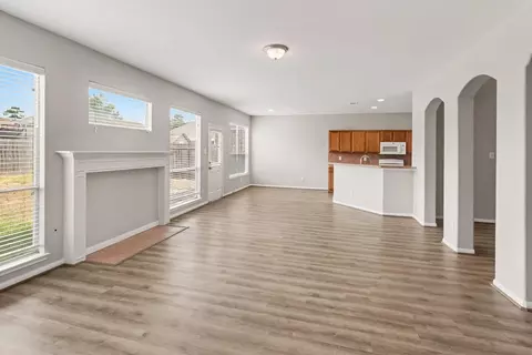 Living - 914 Brady Bend Dr, Spring, TX 77373 photo 5 of 7