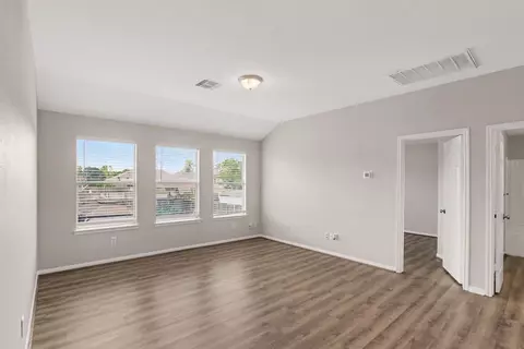 Living - 914 Brady Bend Dr, Spring, TX 77373 photo 6 of 7