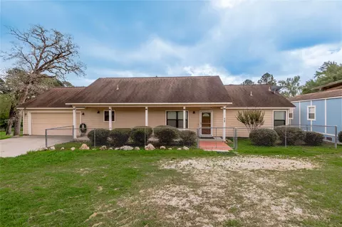 72 Oak Hill Dr, Huntsville, TX 77320