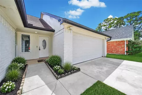 Exterior - 4014 Alshire Dr, Spring, TX 77373 photo 4 of 8
