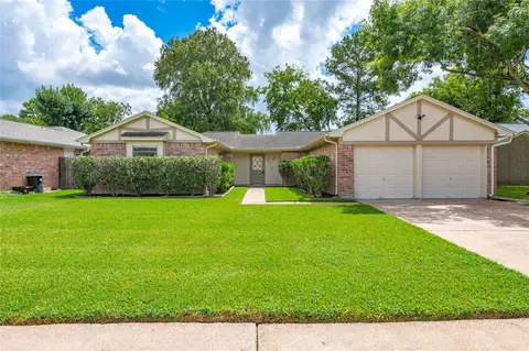 2915 Early Turn Dr, Webster, TX 77598