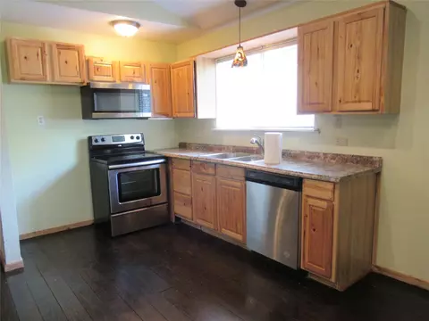 Kitchen - 184 Hickory Dr, Onalaska, TX 77360 photo 2 of 3