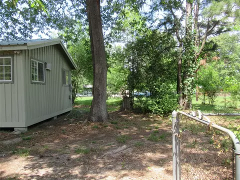 Exterior - 184 Hickory Dr, Onalaska, TX 77360 photo 4 of 15