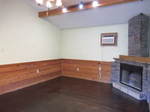 Living - 184 Hickory Dr, Onalaska, TX 77360 photo 2 of 3