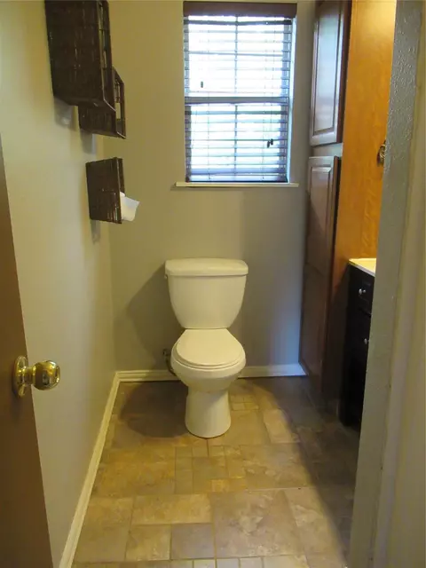 Bath - 184 Hickory Dr, Onalaska, TX 77360 photo 1 of 3